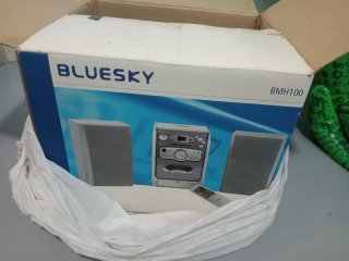 Mini cadena Bluesky con altavoces y mando