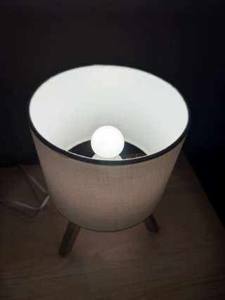 Lámpara de mesa Ikea madera y tela