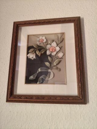 Cuadro de flores con marco de madera