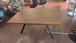 Mesa escritorio madera + 4 sillas
