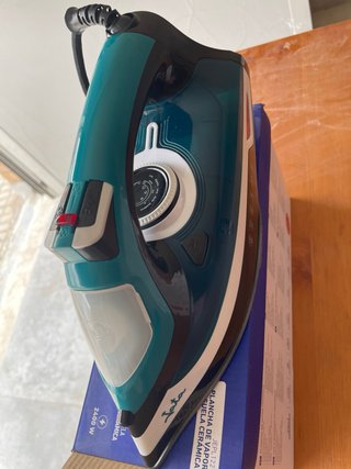 Plancha de Vapor Jata Suela Cerámica 2400W