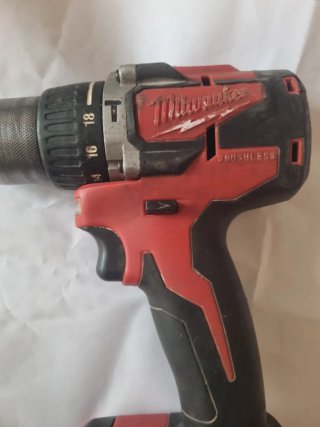 Taladro Milwaukee M18 REDLITHIUM 2.0Ah.