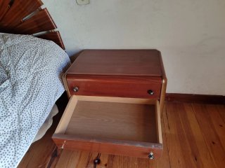 Due comodini in legno