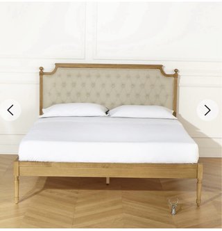 Cama tapizada beige y madera 1.50 x 1.90