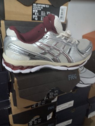 Asics Gel-Kayano 12.1 Talla 42 Beige/Plata