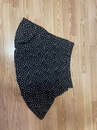 Falda corta lunares