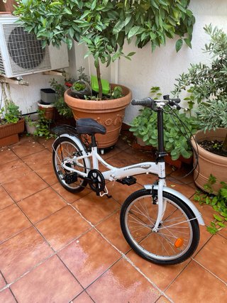 Bicicleta plegable blanca