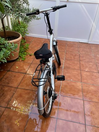 Bicicleta plegable blanca