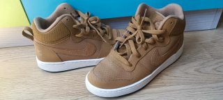 Zapatillas Nike Marrones y Doradas