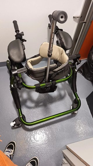 Andador infantil para rehabilitación