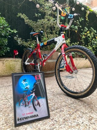 Réplica Bicicleta E.T. Kuwahara Roja