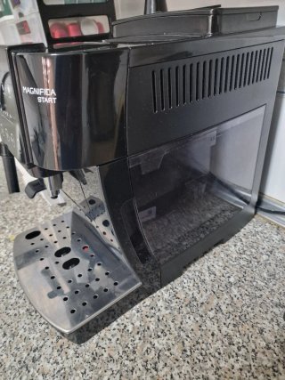 Cafetera Delonghi Magnifica Start Negra