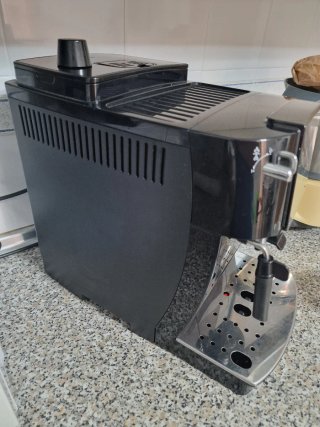 Cafetera Delonghi Magnifica Start Negra