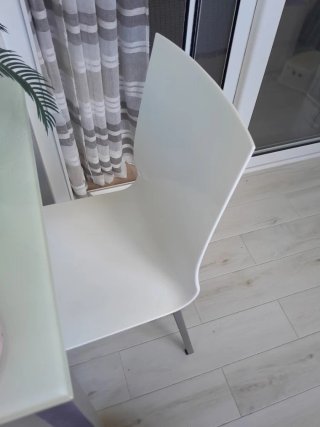 Juego de 4 sillas blancas