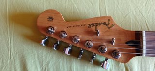 Guitarra Fender Stratocaster HSS Plus Top Mejorada