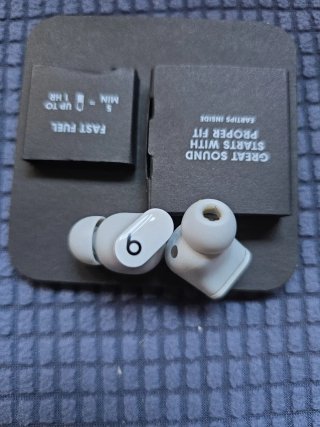 Auricolari Beats Studio Buds Bianchi