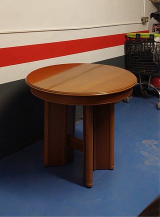Mesa de madera marrón