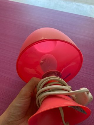 Lamparita de mesa roja