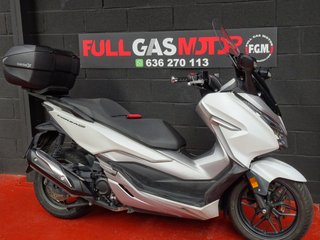 Honda Forza 300 Maxi Scooter Automática
