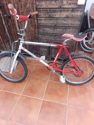 Bicicleta BMX Roja