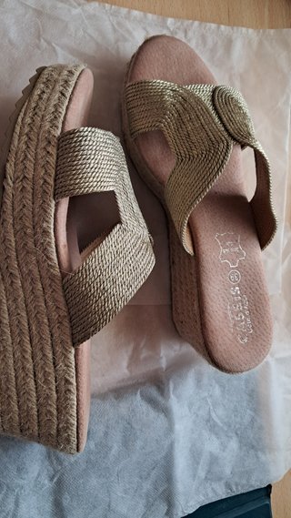 Sandalias doradas Cassis cote d'azur. Talla 39.