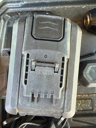 2 Baterías 18V Litio y Cargador WESCO