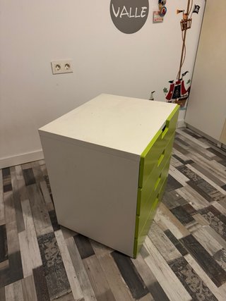 Cajonera blanca y verde IKEA y cambiador/escritori