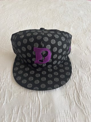 Gorra New Era Negra con Lunares Morados