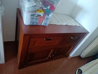 Mueble de madera con cajones
