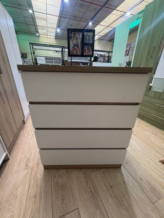 Cómoda 4 cajones madera y blanco