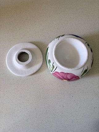 Cenicero de cerámica con flores
