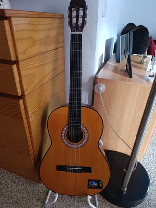 Guitarra Española con Soporte