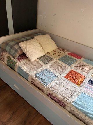 2 camas con cama supletoria debajo (4 en total)