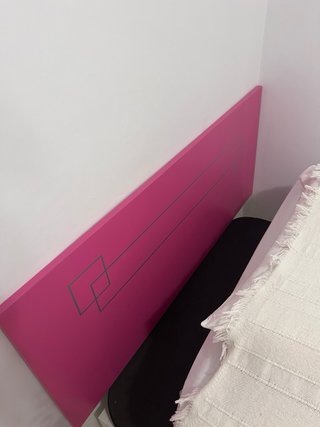 Cabecero de cama rosa y plata