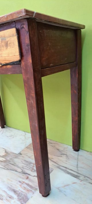 Mesa antigua de madera