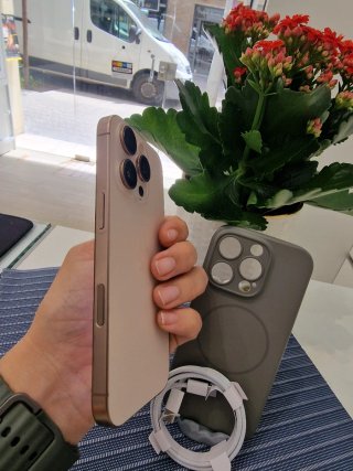 iPhone 16 Pro 256GB Titanio Desierto