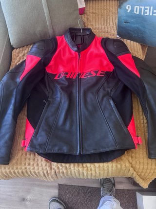 Chaqueta Dainese Negra y Roja