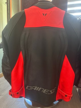 Chaqueta Dainese Negra y Roja