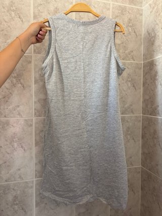 Vestido básico gris