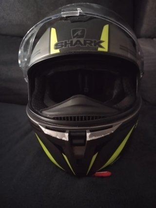 Casco de moto Shark con visera