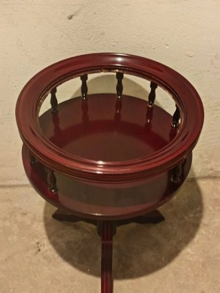 Mesa auxiliar redonda de madera y mármol