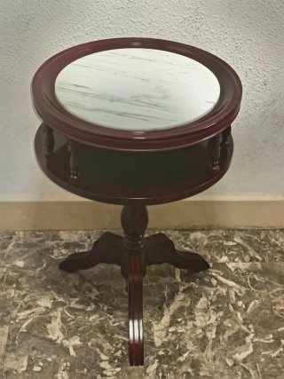 Mesa auxiliar redonda de madera y mármol