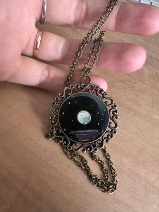 Collar colgante pintado a mano luna