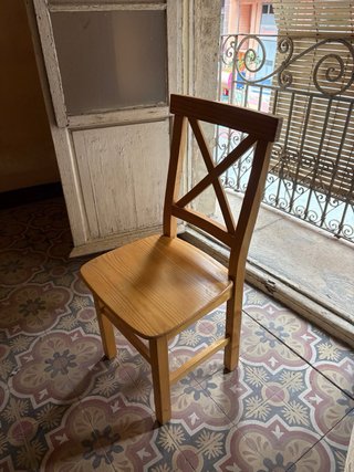 Sillas de madera estilo rústico , tengo 12