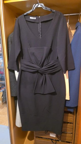 Vestido negro con lazo