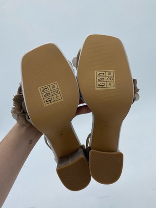 Sandalias tacón terciopelo beige flores Talla 38