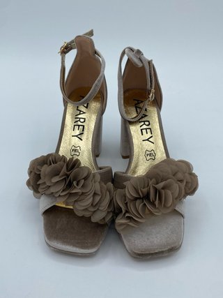 Sandalias tacón terciopelo beige flores Talla 38