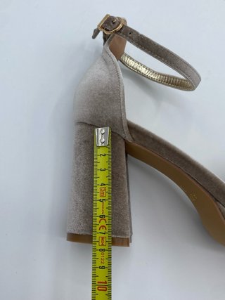 Sandalias tacón terciopelo beige flores Talla 38