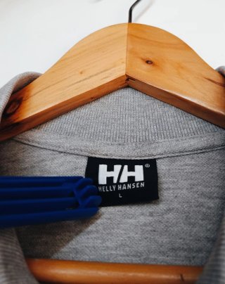 Polo Gris Helly Hansen Logo Bordado
