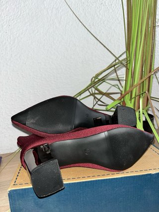 Botas de tacón color burdeos talla 36.